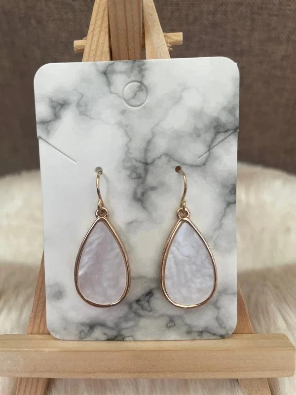 Boucles d’oreilles goutte élégante blanc marbré – photo 2